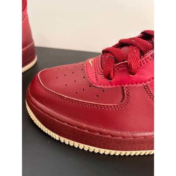 2018 NIKE AIR FORCE 1‎ GS LOW TEAM RED BURGUNDY SUMMIT WHITE GOLD 314192-613 7Y - Picture 7 of 16